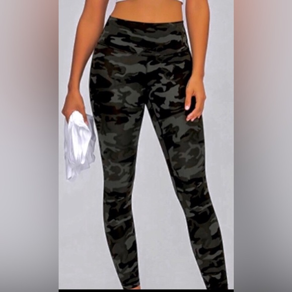 EXPRESS Camouflage legging pants lounge, exercise, run errands, lunch etc NEW L - Picture 1 of 12